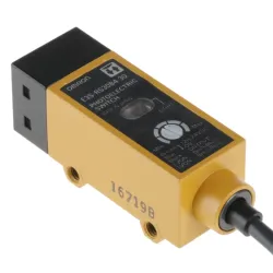Omron E3S-RS30E4 Photoelectric Sensor for Transparent Object Detection
