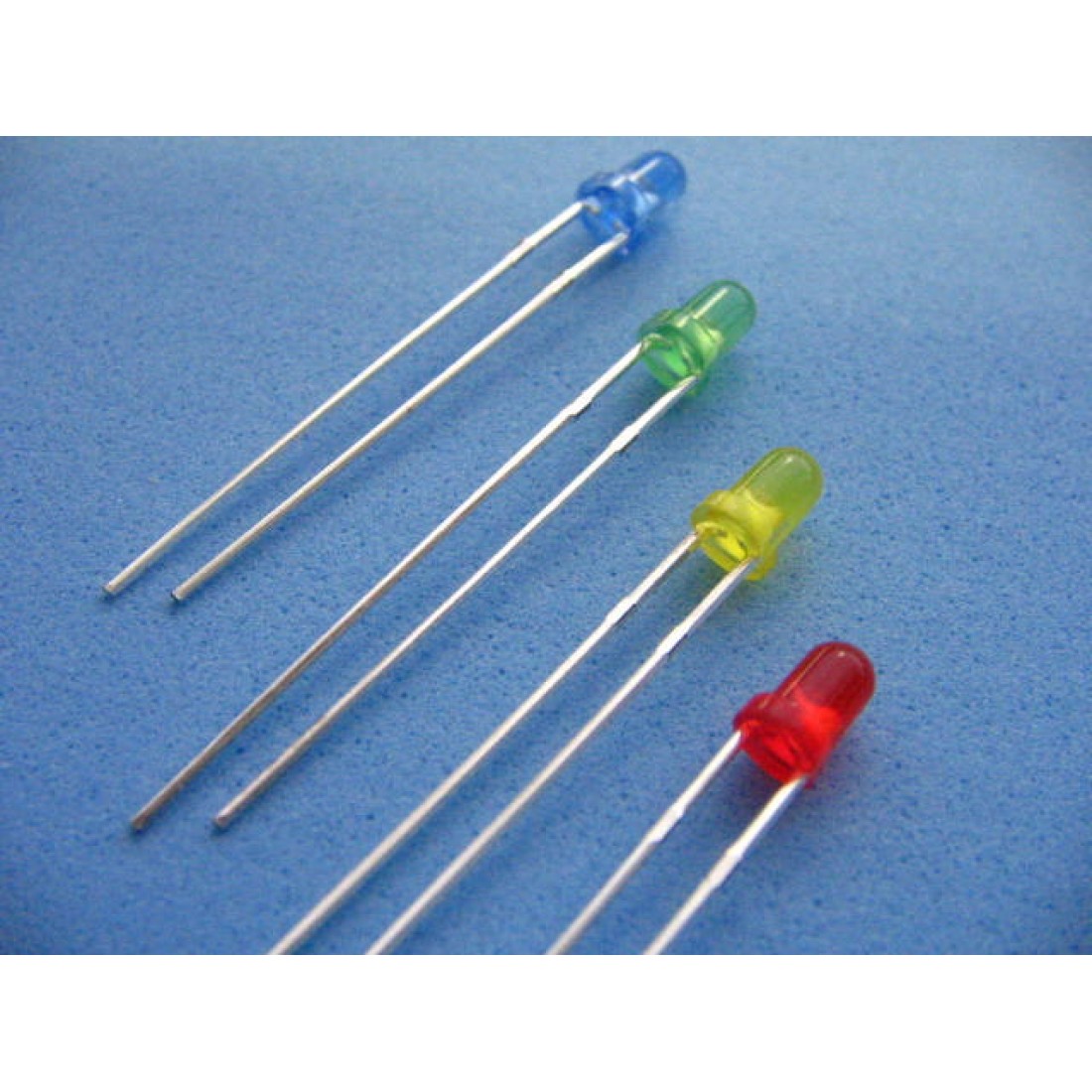 5 вольта. Светодиод 12 вольт 5 мм. 4v. Светодиод 14 вольт 5мм. Сверхяркие светодиоды 12 вольт.